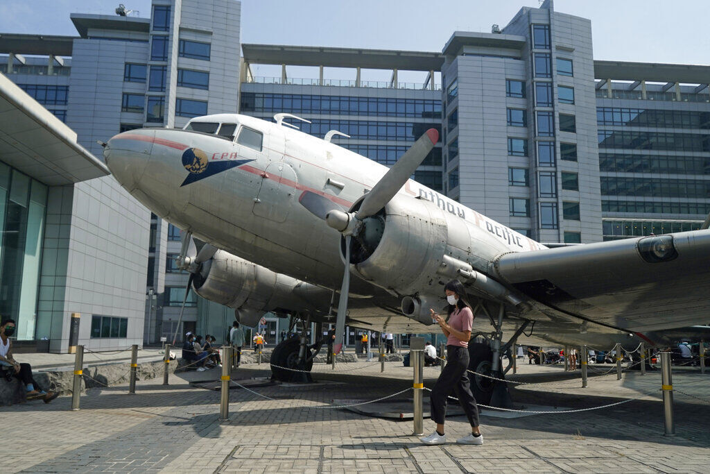 APTOPIX Hong Kong Cathay Pacific